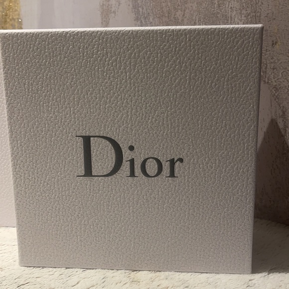 New Beautiful set of 2 white DIOR boxes ๐ฆ ๐๐ - Picture 2 of 6